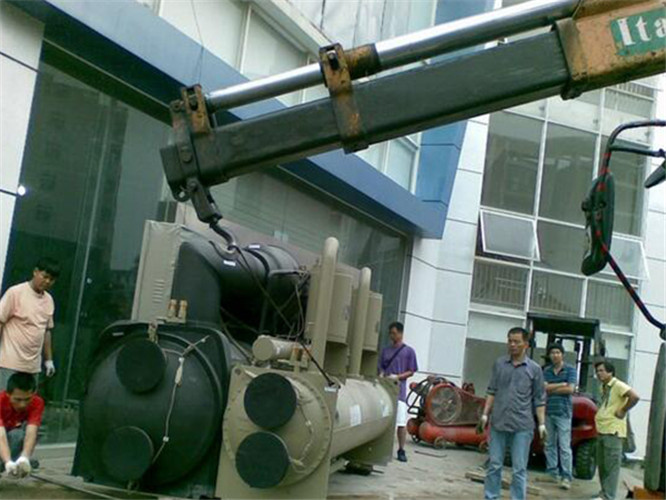 虞城县随车吊和汽车吊的核心区别是什么？哪种更省钱？