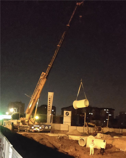 虞城县“弯臂矫正”—— 吊车的 “形变补偿” 技术