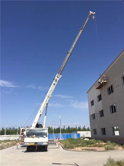 虞城县“轻装强干”—— 吊车的 “轻量化臂架” 技术